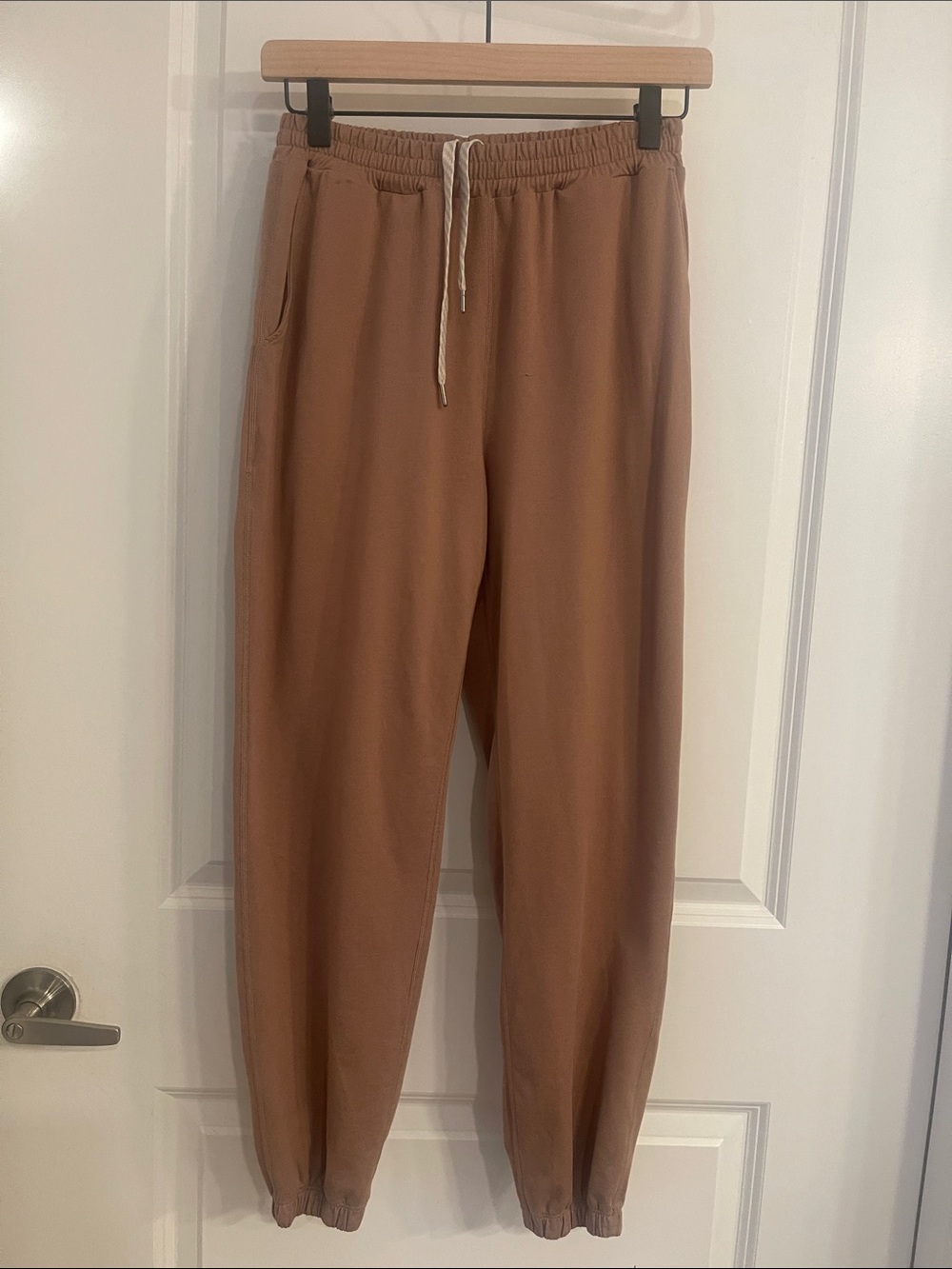 Vuori Cozy Drawstring Joggers in Chestnut